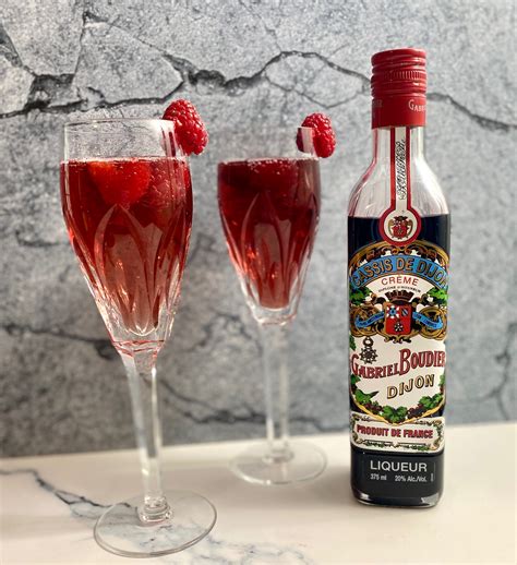 Kir Royale Cocktail Recipe - The Art of Food and Wine
