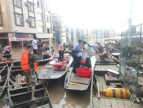 梧州倒水"水浸街"，房屋进水、群众被困、道路被淹没，情况危急.._腾讯新闻