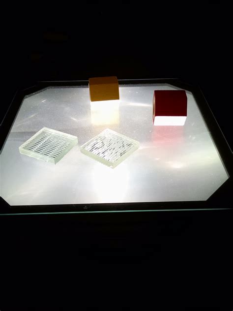 Light Shadow and Reflection Experiments 的图像结果