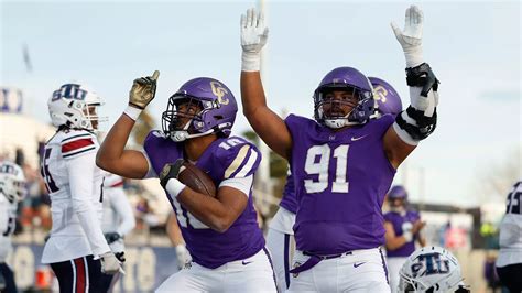 Four More - Carroll Beats St. Thomas 42-35 in NAIA First Round ...