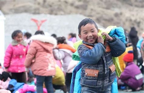 潇湘家书｜让藏族小朋友，新年穿上温暖的新衣服_西藏