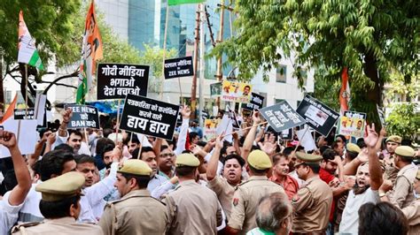 Cong Launches Mega Protest Against Zee News Over Rahul’s Fake Video THE ...