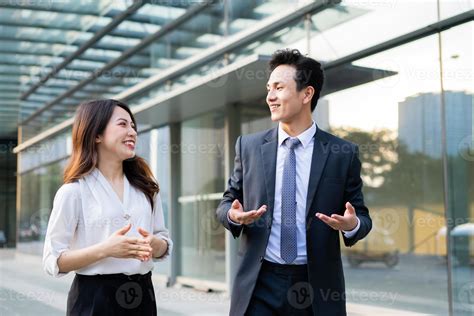 Two Business People Walking Side by Side 的图像结果