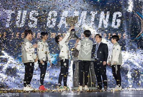 2018年英雄联盟全球总决赛，中国电竞LPL赛区IG战队获得总冠军。 - 闲时米兰
