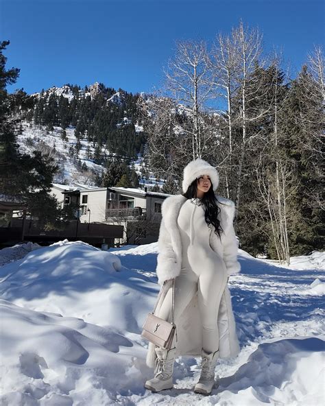 Genevieve Torres | W/ The Baddest Twins @siangietwins 👯‍♀️💙 | Instagram