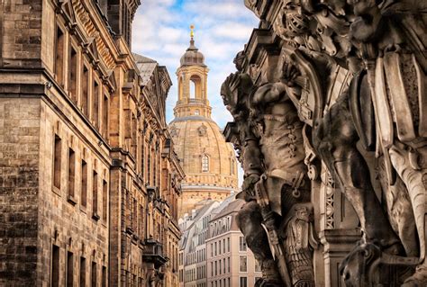 https://www.dresden.de/media/tourismus/sehenswuerdigkeiten/frauenkirche/Frauenkirche_Dresden_Florian-Kneffel_1038x700px.jpg.scaled/c95e735c38c39505e99e7d28dde161e8.jpg