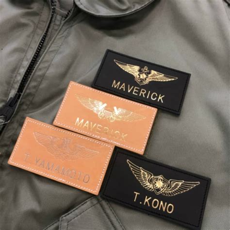文字入れ 米軍グッズ TOP GUN レザー ネームタグ アメリカ海軍 U.S.NAVY NFO 生成り ゴールド「燦吉 さんきち ...