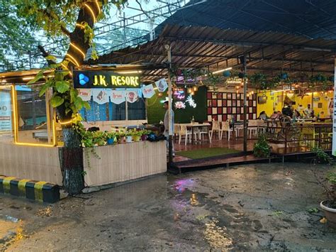 FAMOUS SEAFOOD RESTAURANT, Swaraj Dweep - Restaurant Reviews, Phone ...