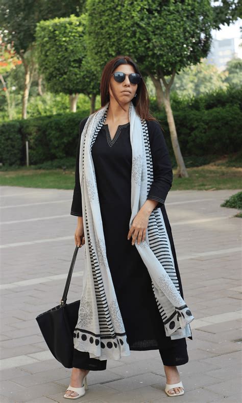 Cotton Slub Black & White Suit with Mul Line-wave Dupatta – Baareeki