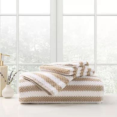 Caro Home Cayenne Striped Bath Towel