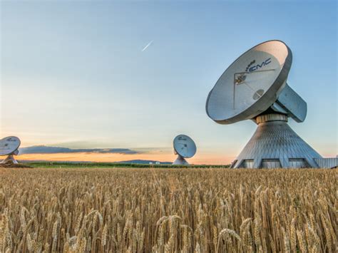 Download wallpaper technology, communication, antenna, Parabolic ...