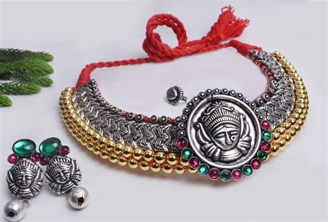 10 Thread Chain Designs That We Are Totally Crushing on, for D-day