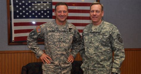 USARAK commander visits Schofield Barracks | Article | The United ...