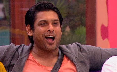 Bigg Boss Season 13 Winner: सिद्धार्थ शुक्ला के हाथ बिग बॉस की ट्रॉफी ...