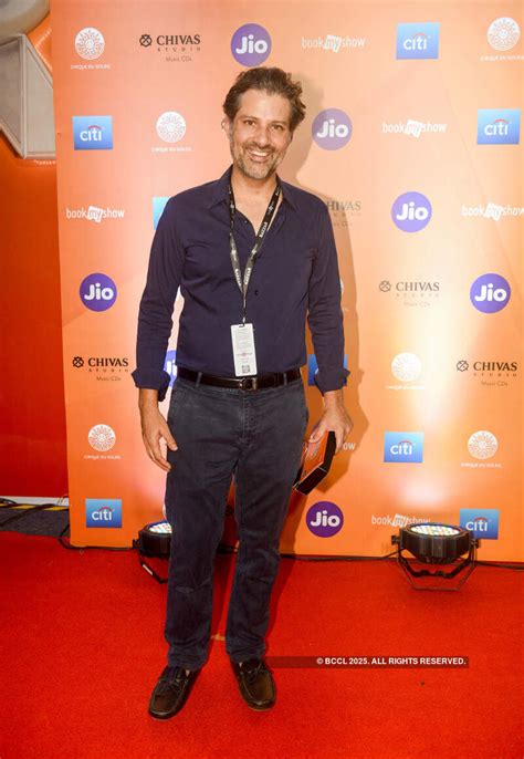Shibani Kashyap is all smiles during the premiere of Cirque du Soleil's ...