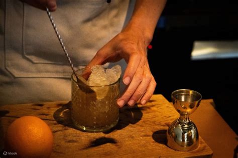 Cocktail Making Workshop in Singapore - Klook India
