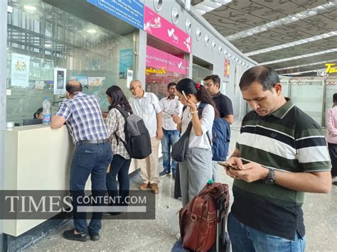 Calcutta Airport News Photo Microsoft Outage : Passenge...