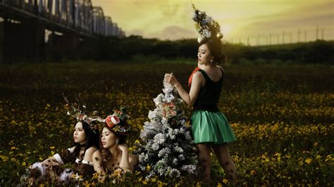 Download wallpaper girls, holiday, tree, section mood in resolution ...