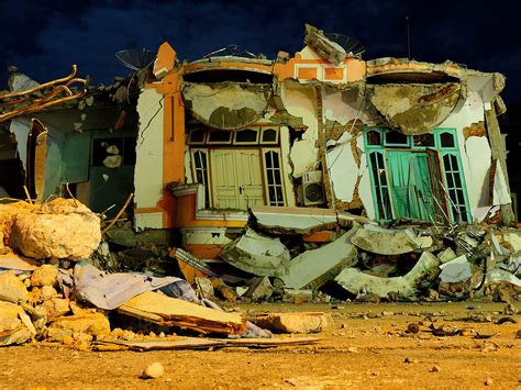 4.4 magnitude earthquake strikes Indonesia
