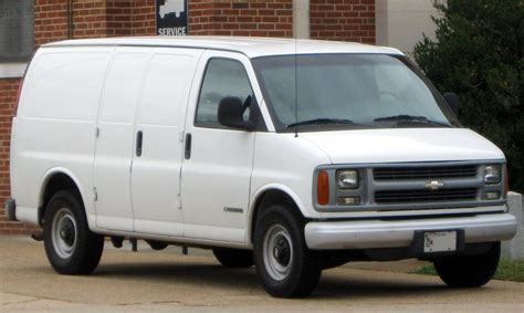 2004 Chevrolet Express Base All-wheel Drive G1500 Cargo Van 4-spd auto w/OD