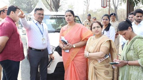 Mumbai mayor inspects entry points as BMC plans landmark gates at ...