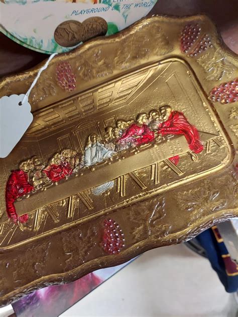 Weird painted Last Supper plate that glows : r/uraniumglass