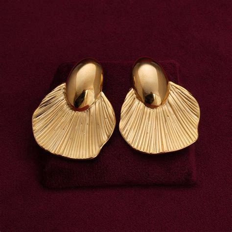 Goldfish Tail Shaped Stud Earrings – PALMONAS