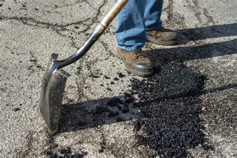 Charleston WV crews work to fill winter-created potholes | Kanawha ...