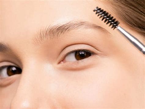10 Eyelash Curling Tricks That Hold All Day | Femina.in