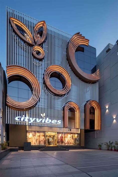 Front of Building Signage 的图像结果