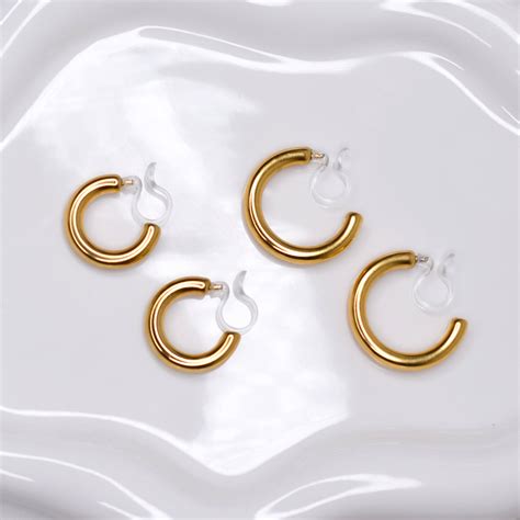 The Comfort of Clip-On Earrings - atrenda