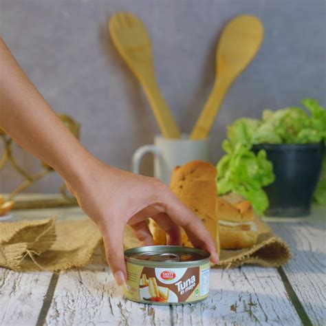 Buy Canned Tuna Light Meat Flakes In Mayonnaise 185g – Tasty Nibbles