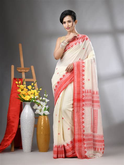 Off White Cotton Handwoven Saree With Texture Designs – Charukriti