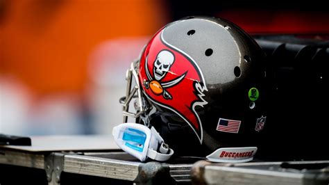 Bucs RT Luke Goedeke out, RB White questionable vs. Eagles - ESPN