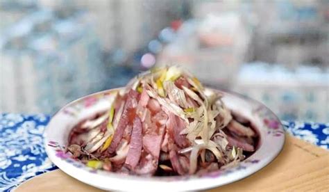 正宗陕北包头肉制作过程，网友叫“猪头压肉”，做菜也能用青石！