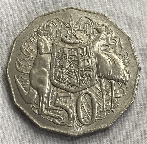 AUSTRALIA 1973 ... FIFTY CENTS COIN ... COAT OF ARMS