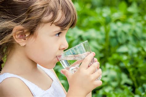 The health benefits of drinking water daily - Organic Beats