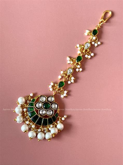 JADAU KUNDAN HALF MOON DESIGN TIKKA WITH GREEN / WHITE STONES WITH PEA ...