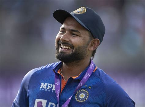 "Keep chasing your dreams" - Rishabh Pant responds to engineering ...