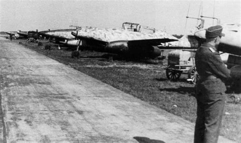 22 Stunning Pictures of the Legendary Me-262, the First Jet Aircraft ...