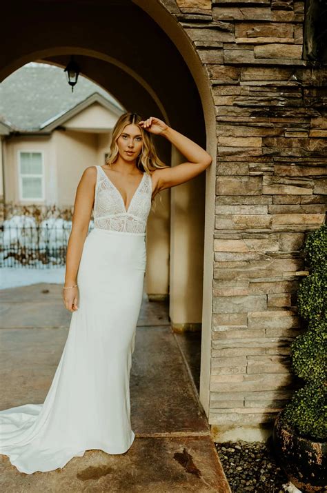 Sexy Summer Sheath Column Wedding Dress with Graphic Matte Lace