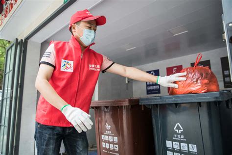 垃圾分类催生网约上门回收员 靠收垃圾月入过万