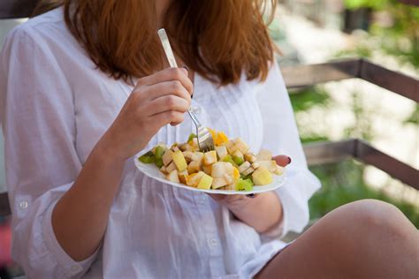 5 Myths About the Best Time to Eat Fruit (And the Truth)