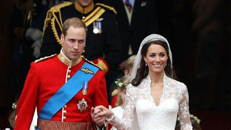 威廉王子和凯特王妃一家五口首次合体，路易小王子颜值曝光