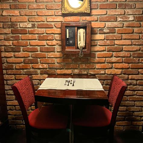 Bern's Steak House: A One-of-a-Kind Restaurant in Tampa, FL