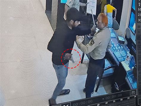 Jewelry worth Rs 25 crores looted from Tanishq in broad daylight in Bihar