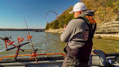 Catfish Using Garmin 4 Fishfinder 的图像结果