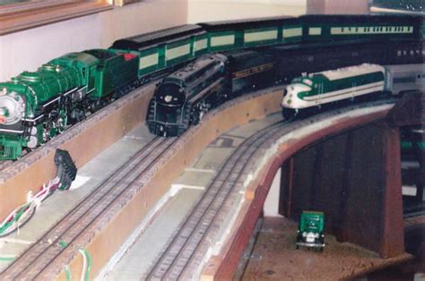 Model Train Layout Near Ceiling 的图像结果