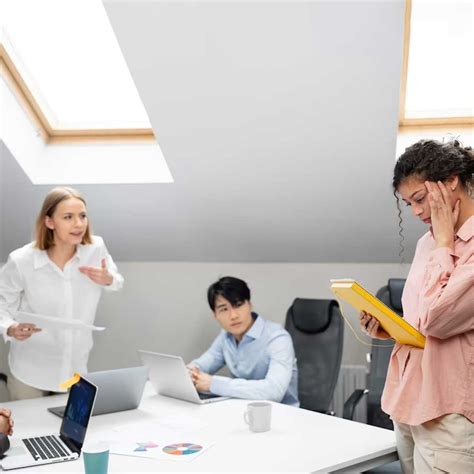 ऑफिस के टॉक्सिक माहौल से निपटने के टिप्स | tips to deal with toxic ...