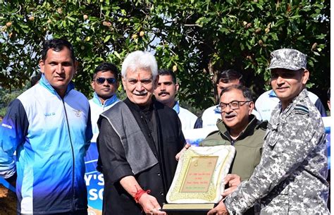 Lt Governor J&K flags off IAF-UWM Vayu Veer Vijeta Car Rally